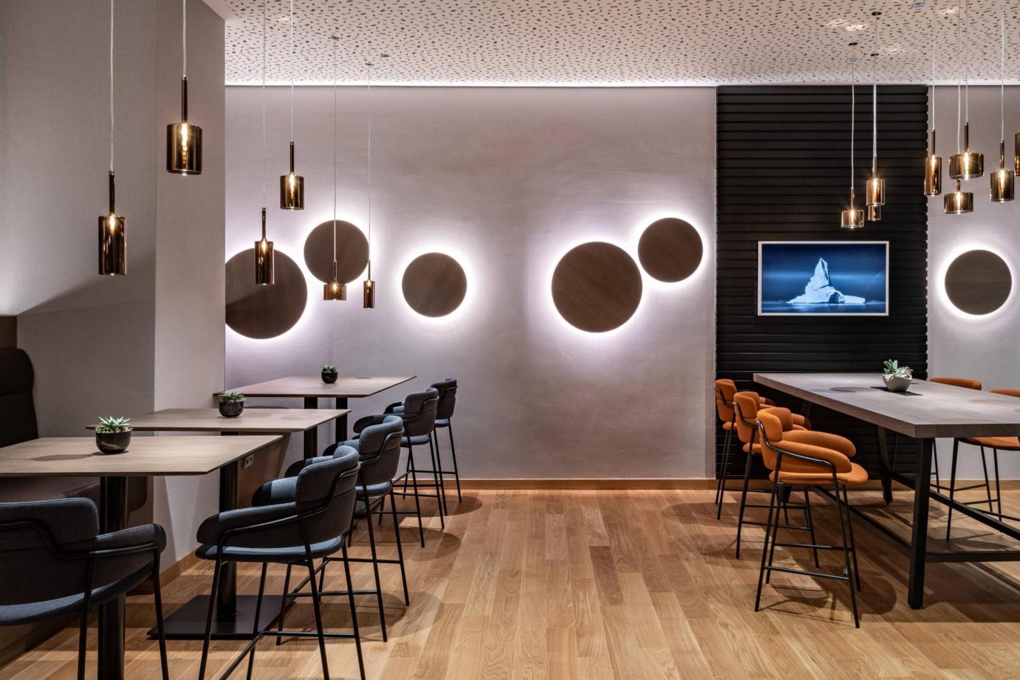 Frankfurt Marriott Hotel Франкфурт-на-Майне Экстерьер фото The lounge at the airport